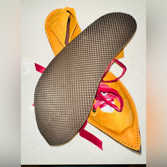 Vintage never been worn Fairy/elfen leather mango shoes with silk laces 8-9 - Picture 6 of 10